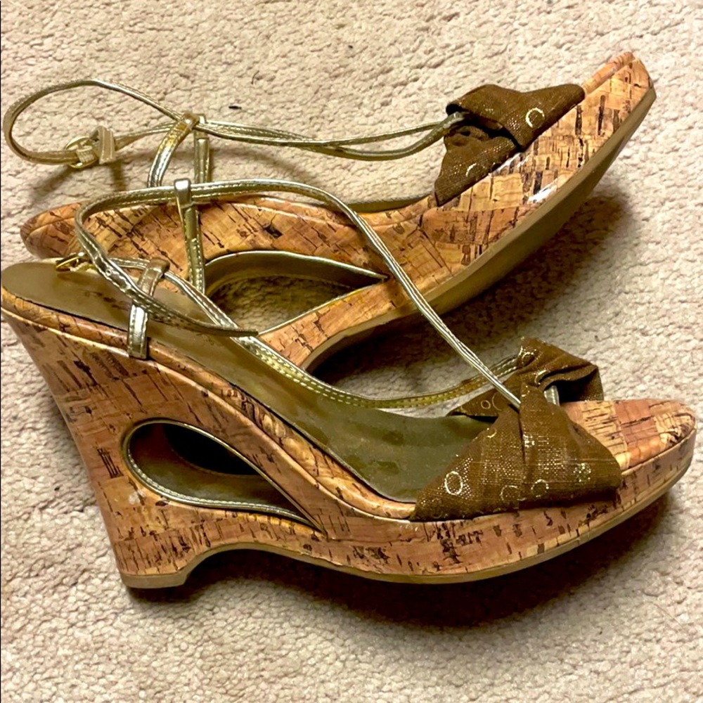 Wedge heels